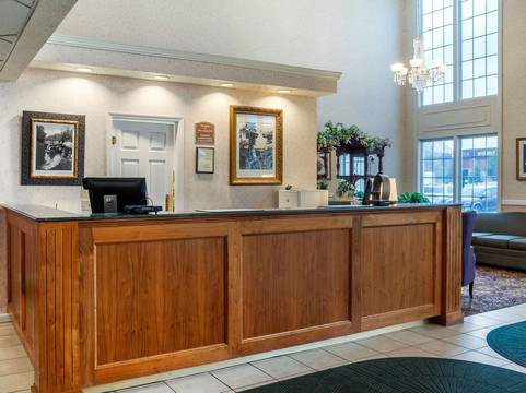 Clarion Hotel & Suites主图