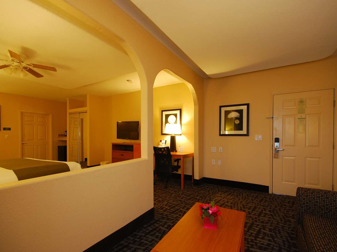 Surestay Hotel By Best Western Alice主图