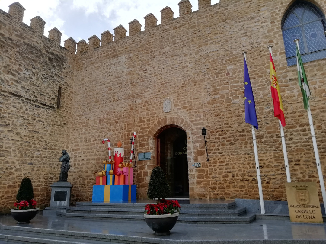 Castillo de Luna-罗塔必去景点