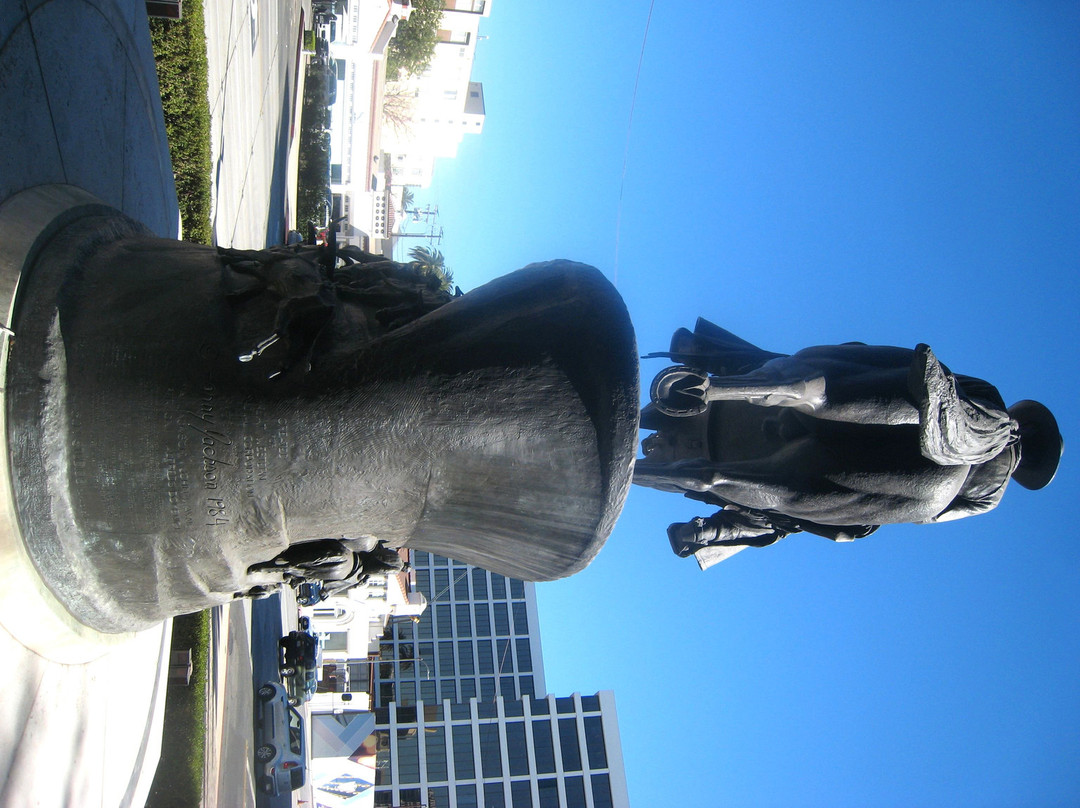 The Horseman - John Wayne Sculpture景点图片