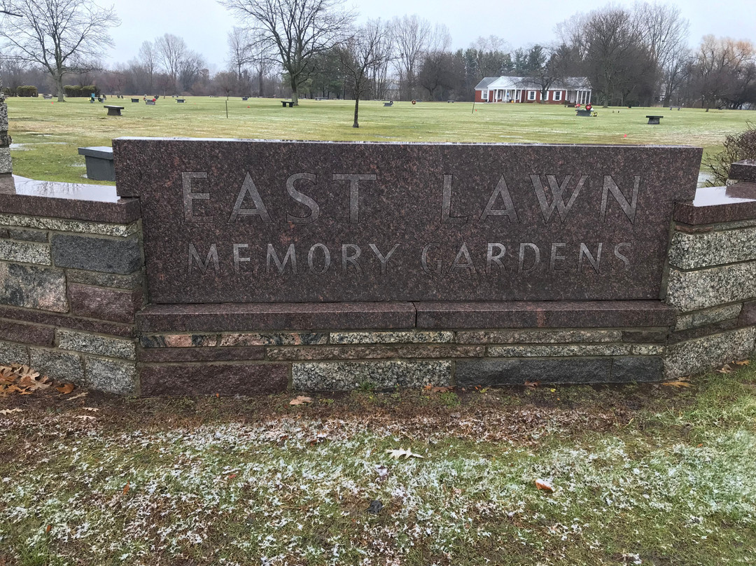 East Lawn Memory Gardens Cemetery景点图片
