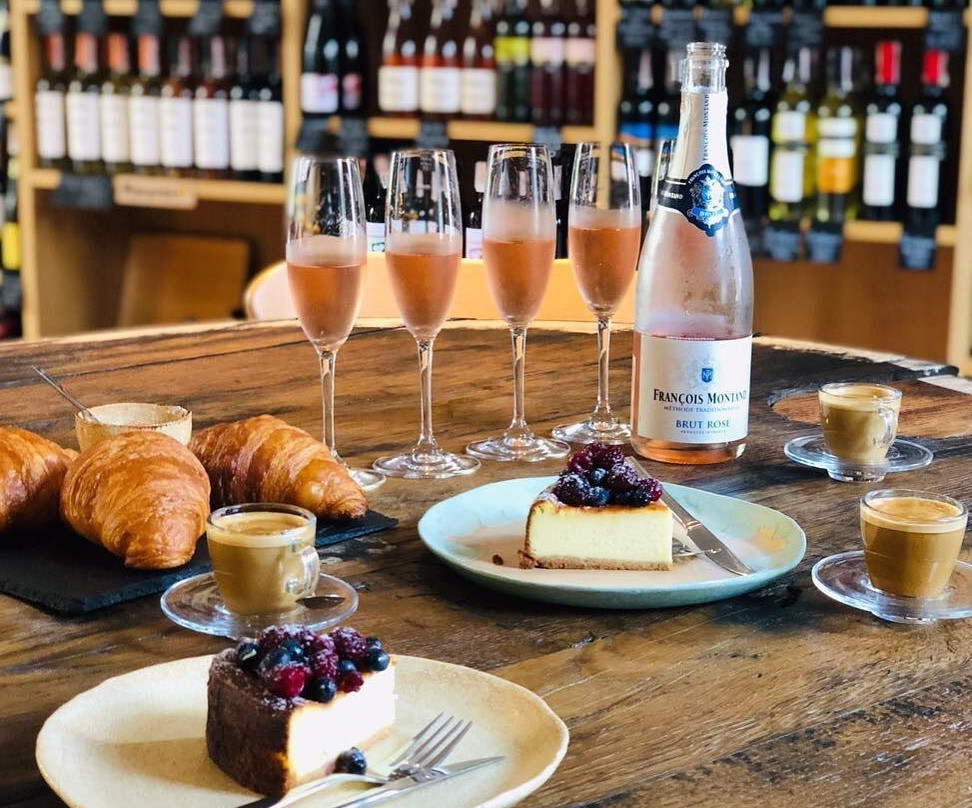 乌日霍罗德餐馆和美食-SiroWina Wine bar