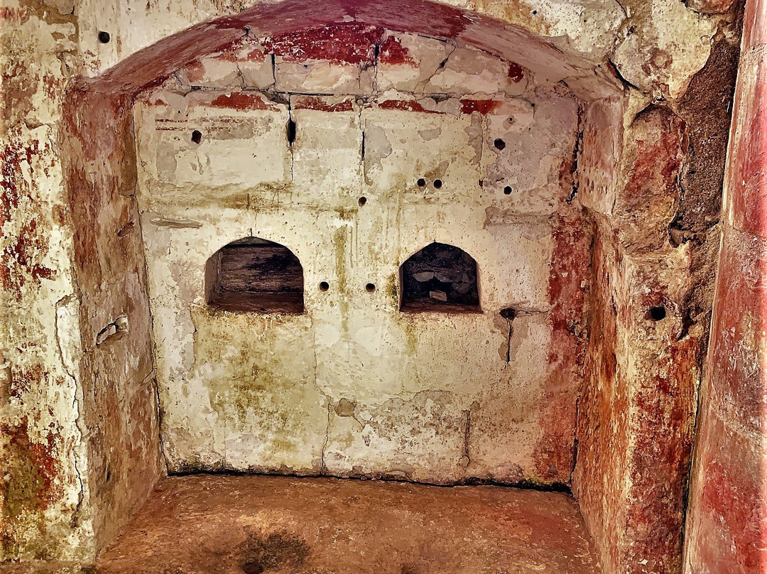 Sanctuaire Carolingien-Cravant-les-Coteaux必去景点