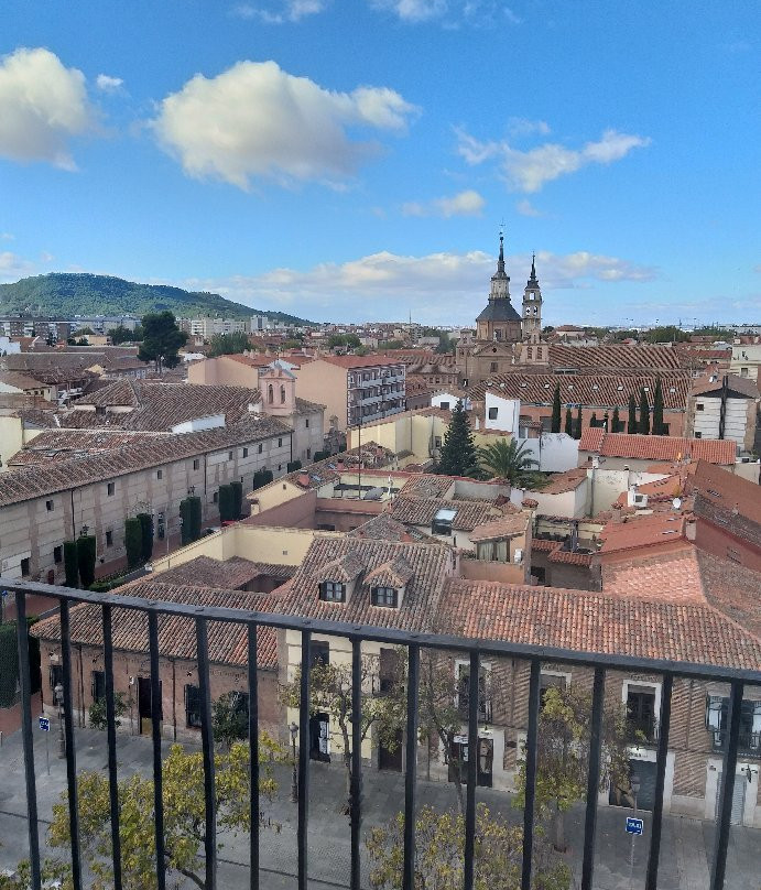 Torre de Santa Maria-阿尔卡拉-德-哈纳雷斯必去景点