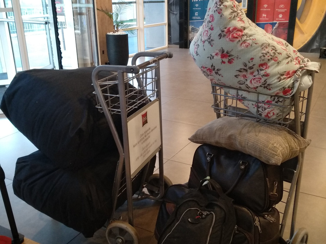 宜必思隆德里纳购物中心酒店主图