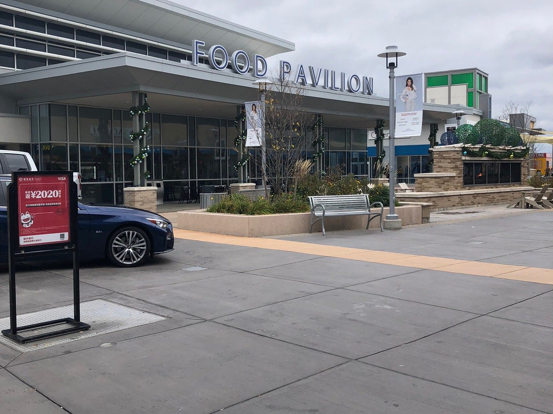 Toronto Premium Outlets-霍尔藤山市必去景点