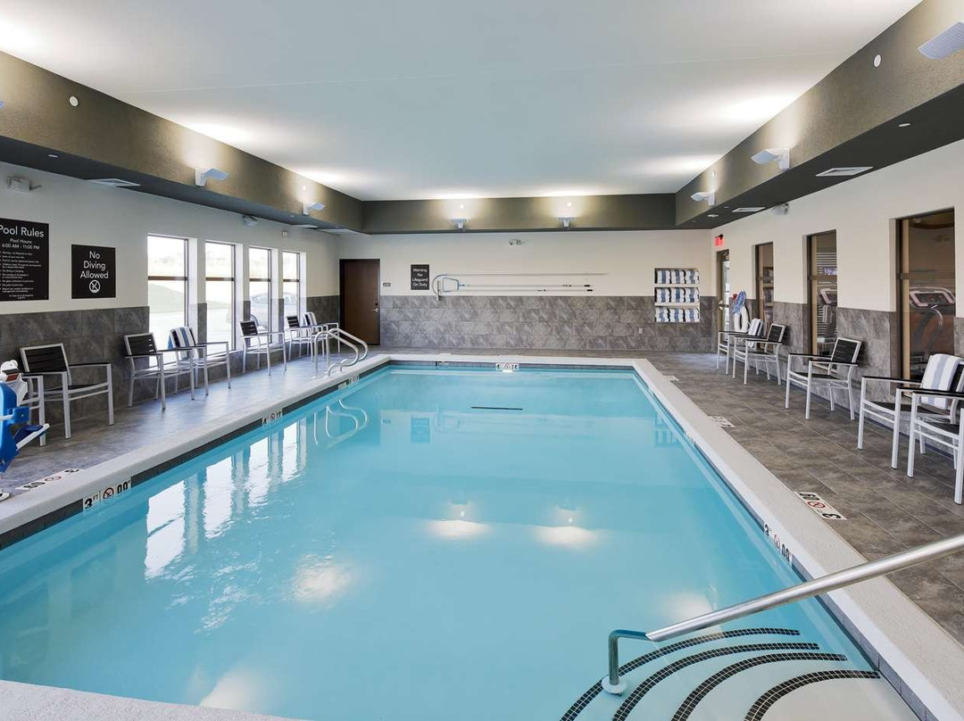 Homewood Suites by Hilton Topeka主图