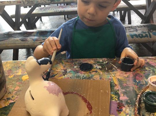 Plaster Carousel Fun Painting Studio-科勒尔斯普林斯必去景点