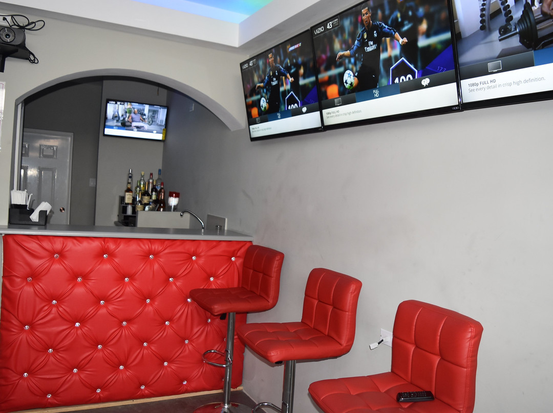 Oasis Sports Bar景点图片