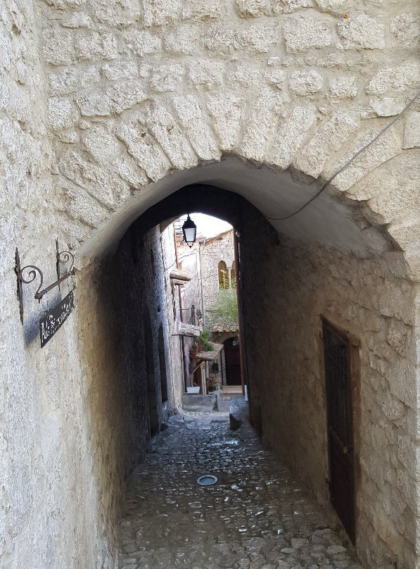 Chiesa di SS. Michele e Gaugerico-Fumone必去景点