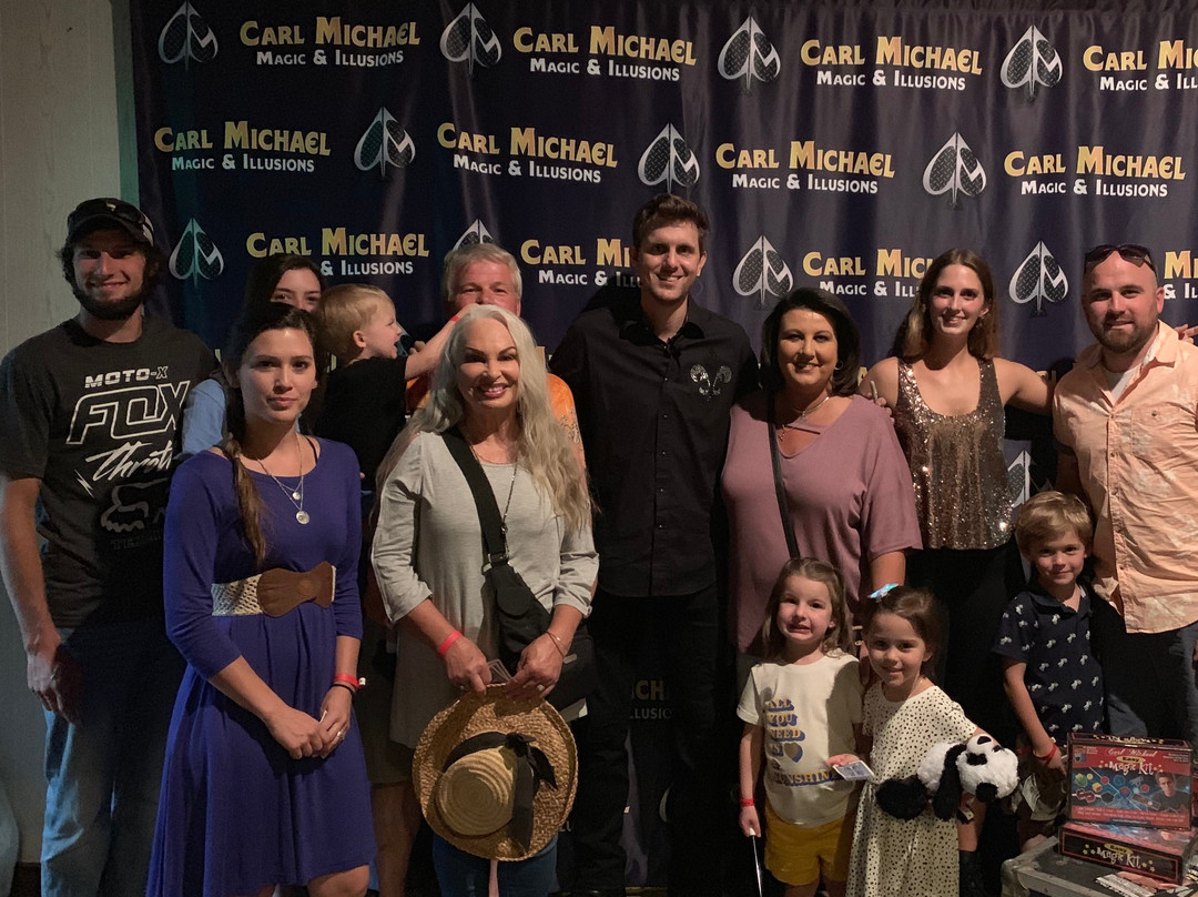 The Magic of Carl Michael-海伦必去景点