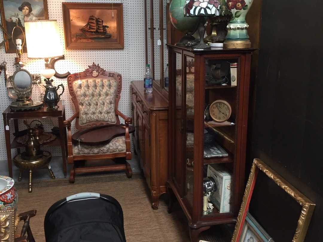 Palmetto旅游景点-Emiline's Antiques & Collectables