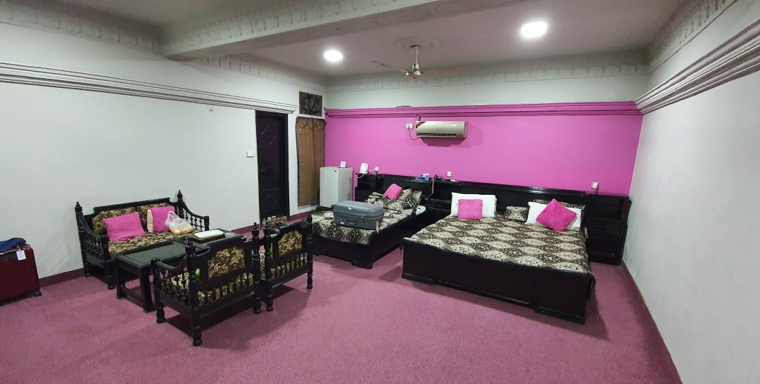 桑达尔酒吧酒店主图