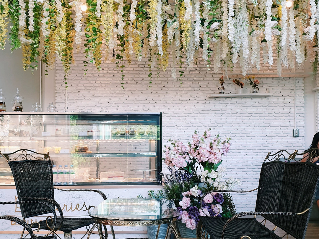 Cakery Patisseries Boutique Cafe'