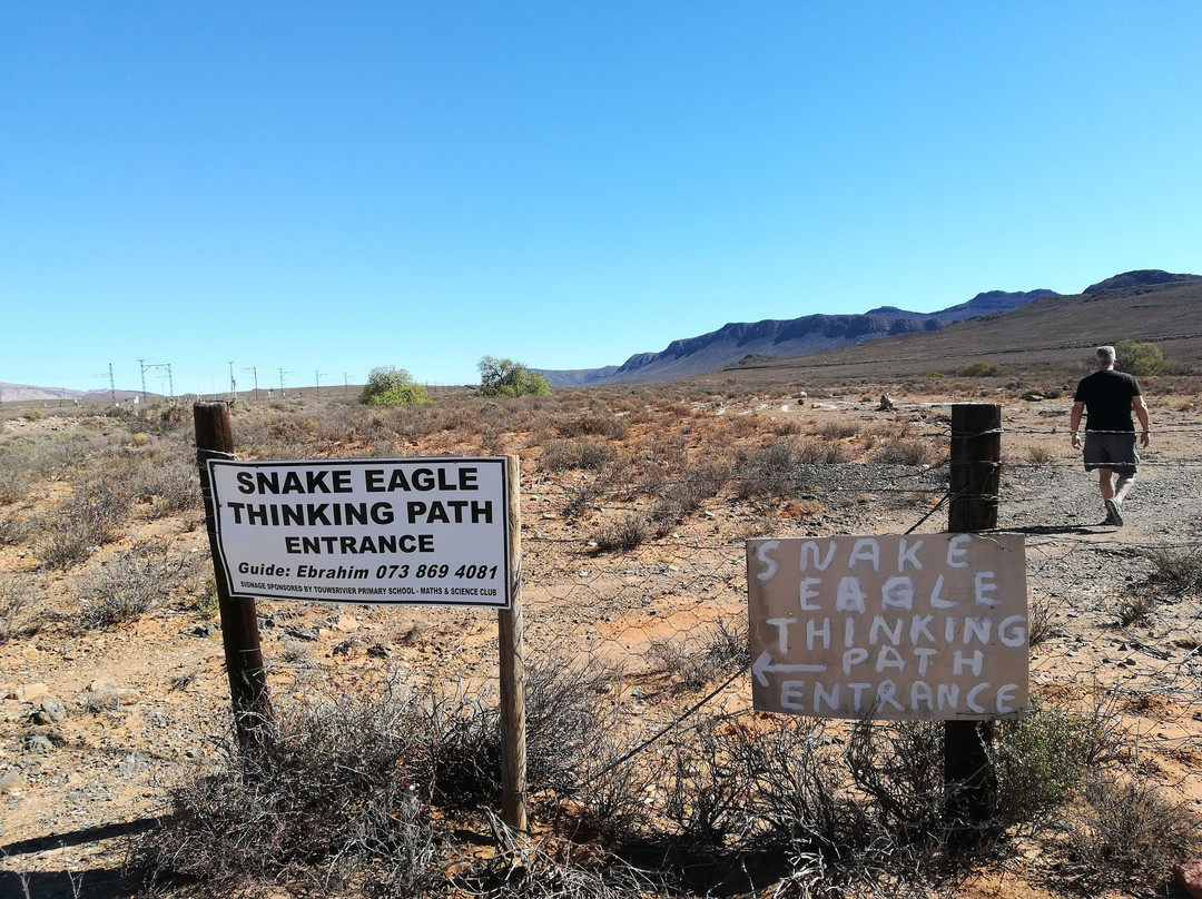 Snake Eagle Thinking Path景点图片