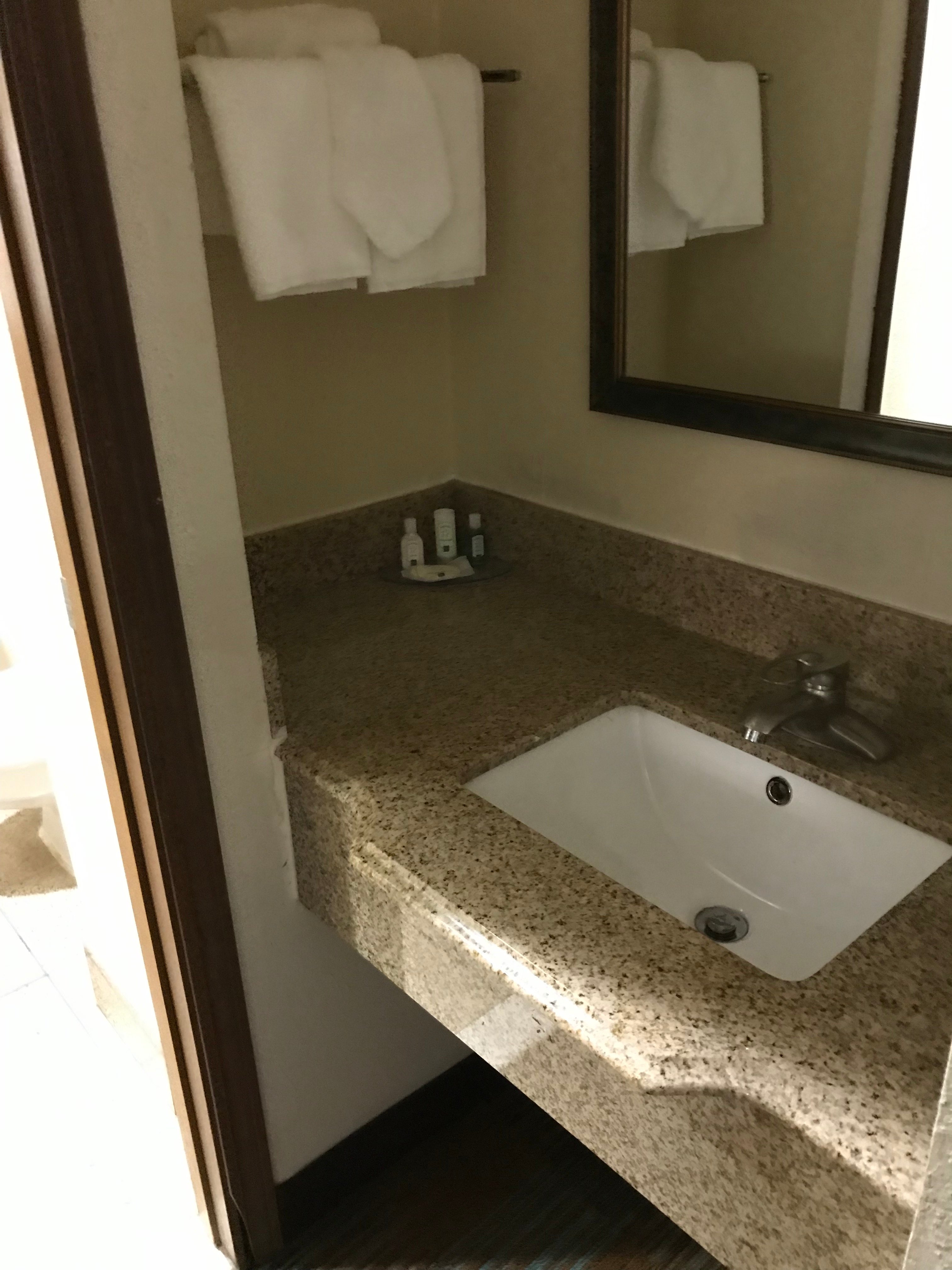 Quality Inn & Suites Miamisburg - Dayton South-浴室