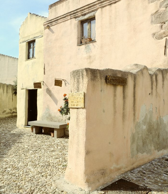 Cattedrale di Santa Maria di Monserrato-Tratalias必去景点