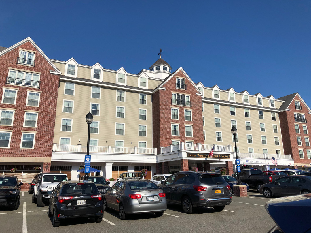 塞勒姆海滨酒店及套房主图