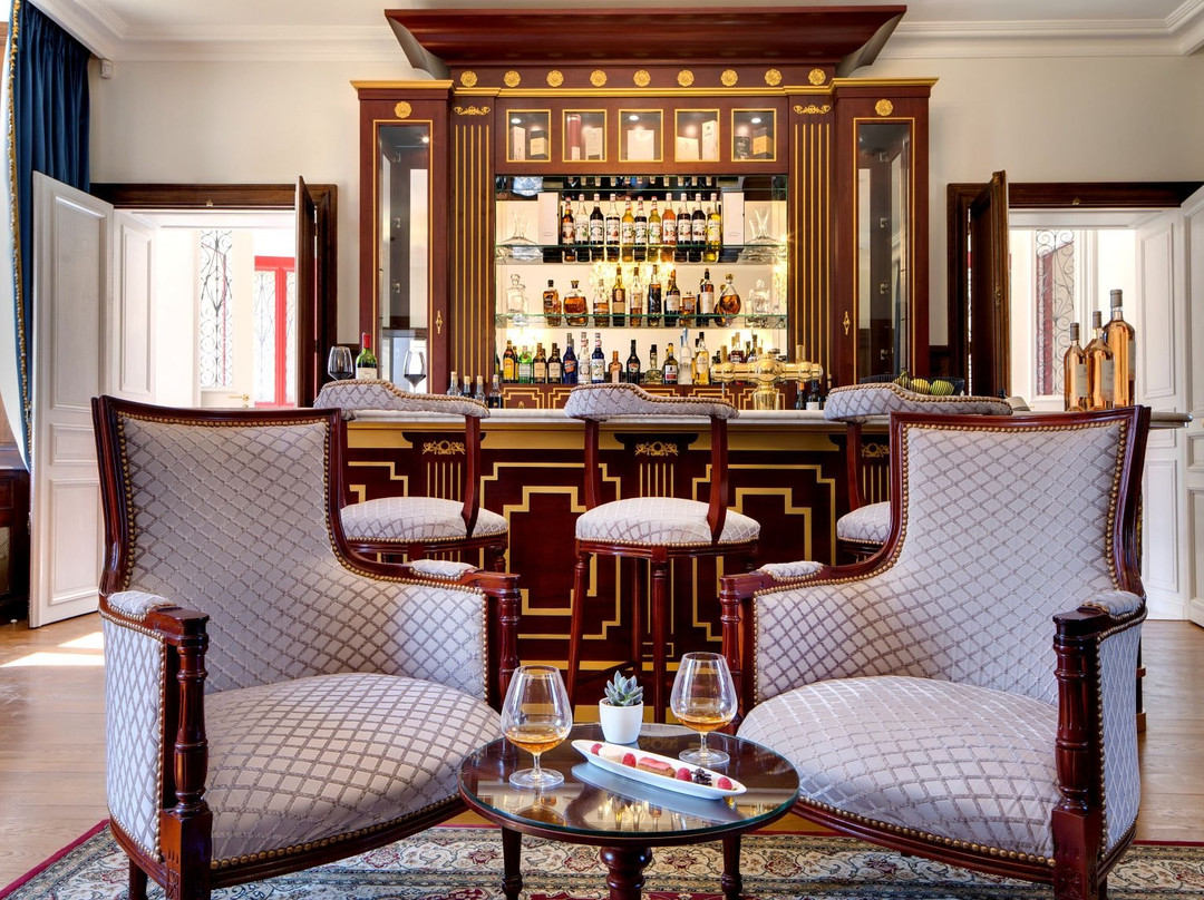 Alexandra Palace - Younan Collection主图