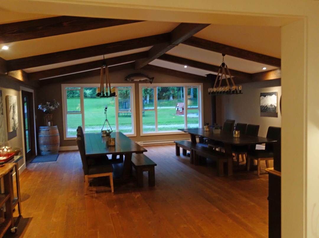 Bella Coola Eagle Lodge主图