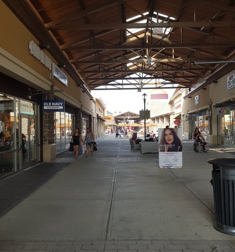 Premium Outlets Montreal景点图片