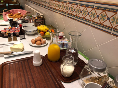 十字架酒店主图