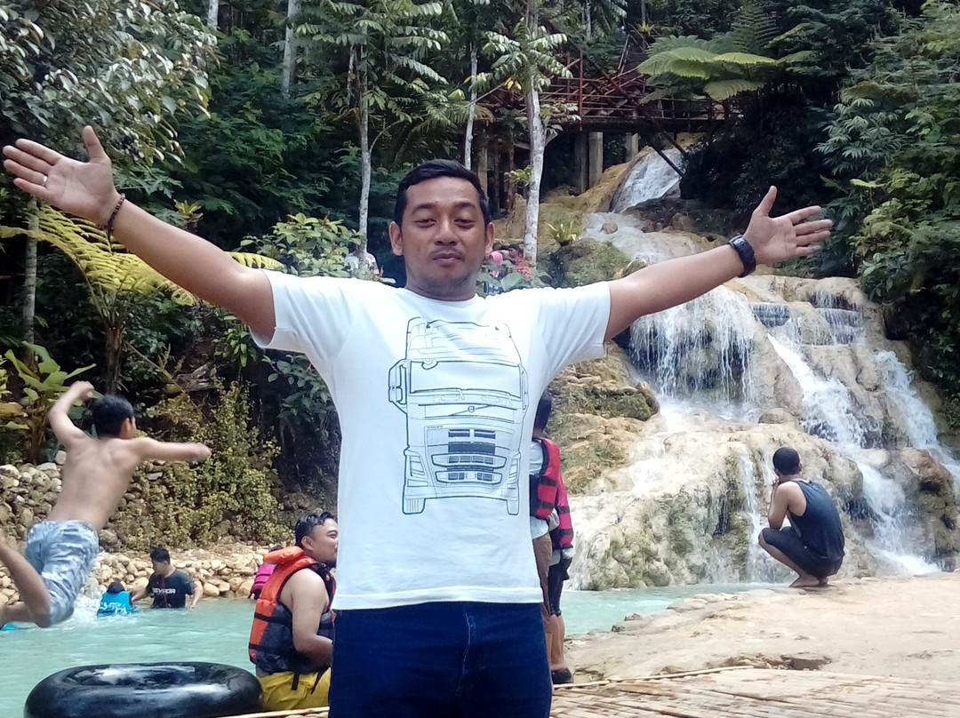 Kedung Pedut Waterfall景点图片