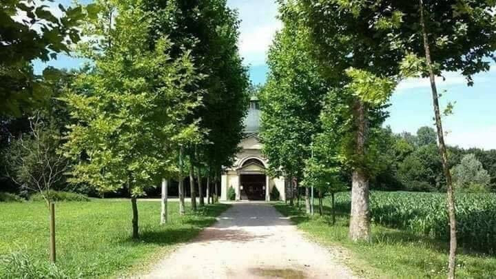 Santuario della Madonnina del Lago-Azzate必去景点