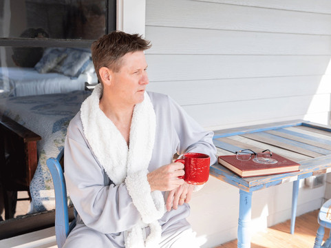 红色大门旅馆主图