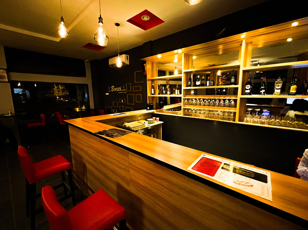 Adaklu-Anyigbe餐馆和美食-Bonici Africa, Agoè 2 Lions