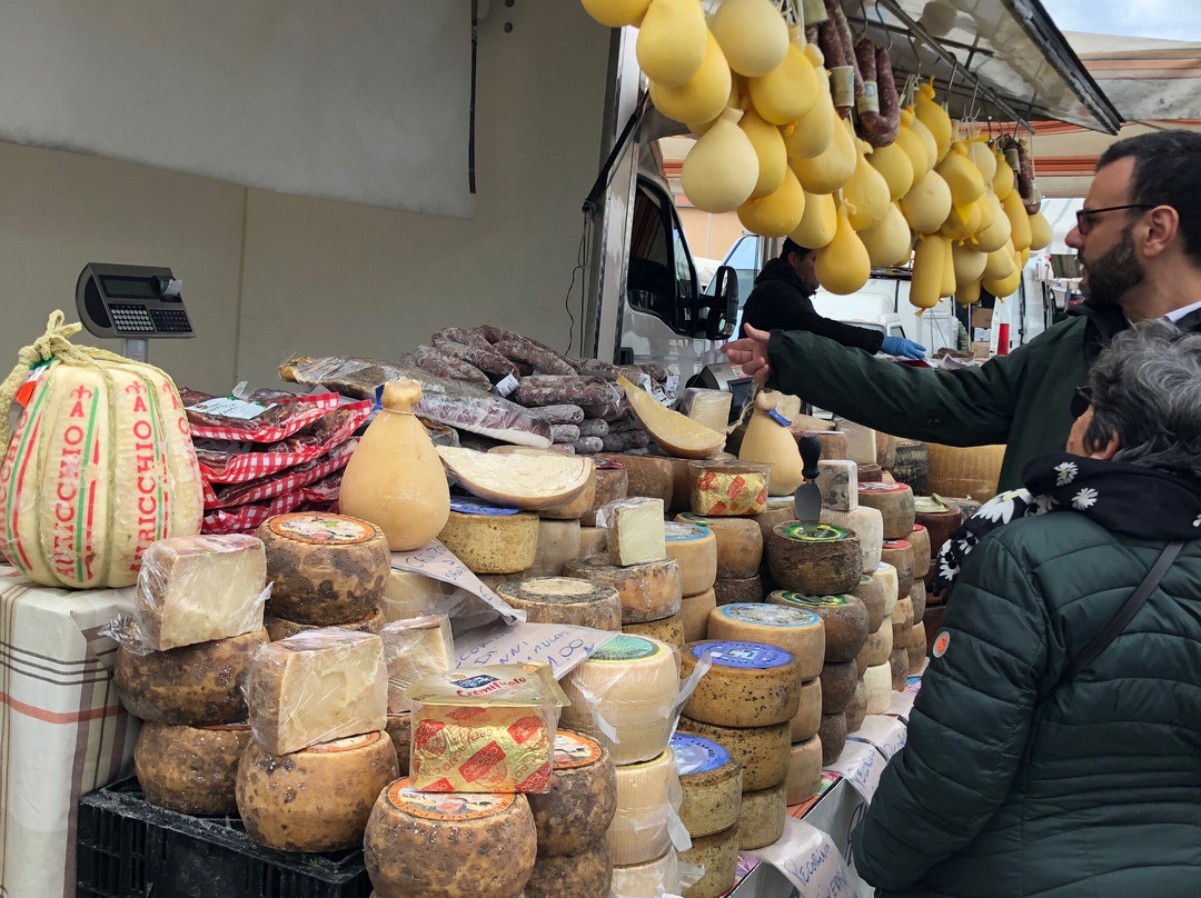 Mercato settimanale-Valledoria必去景点