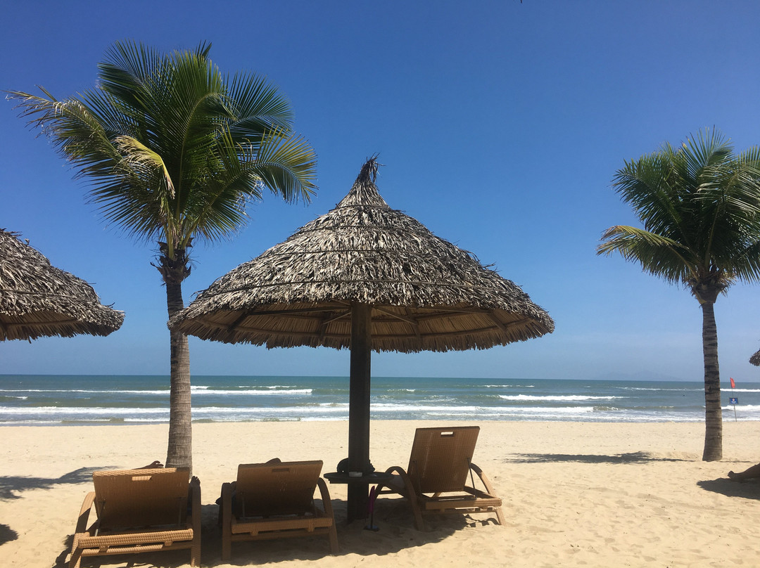 The Holiday Beach Club & Dining