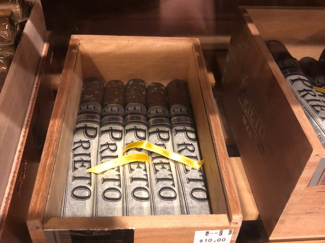 Hickey Brothers Cigar Store & Hookah Lounge-罗克艾兰必去景点
