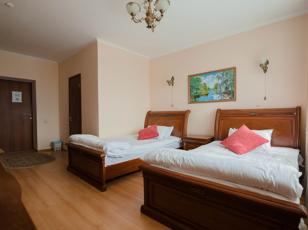 Azat Hotel主图