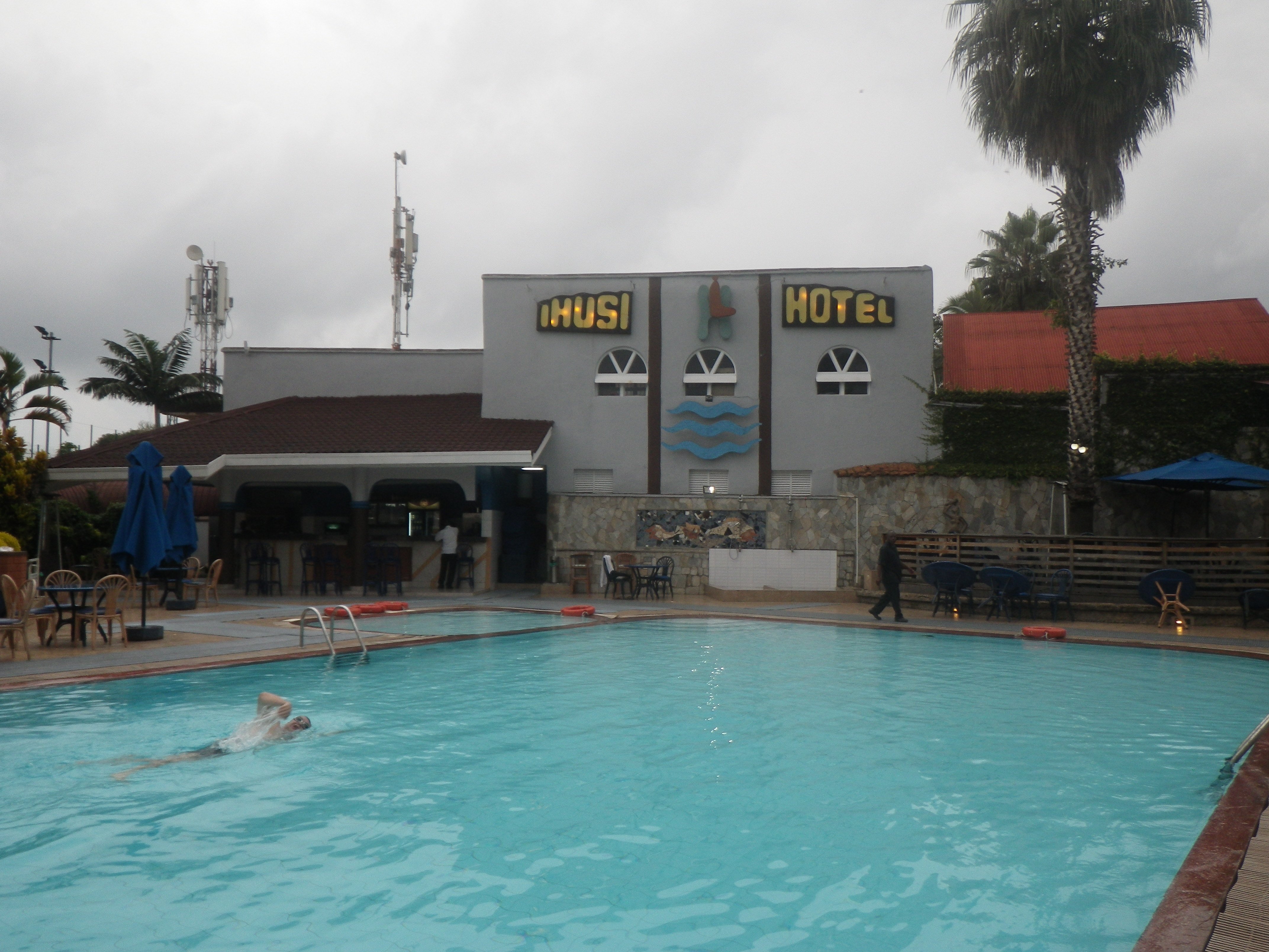 Hotel Ihusi-泳池