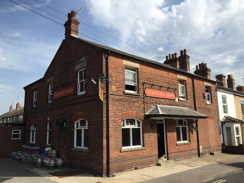 Stanford Arms-洛斯托夫特瓷必去景点