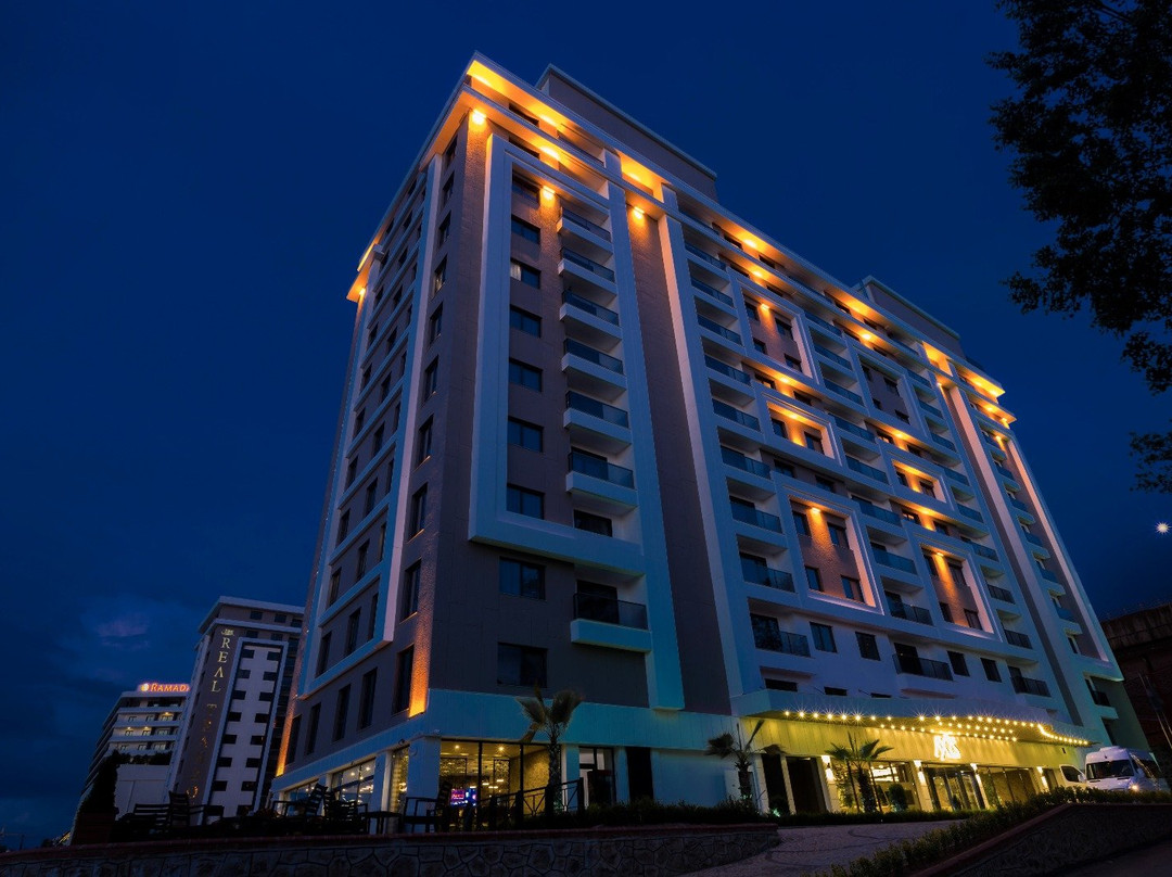 Royal Axis Suites Hotel主图