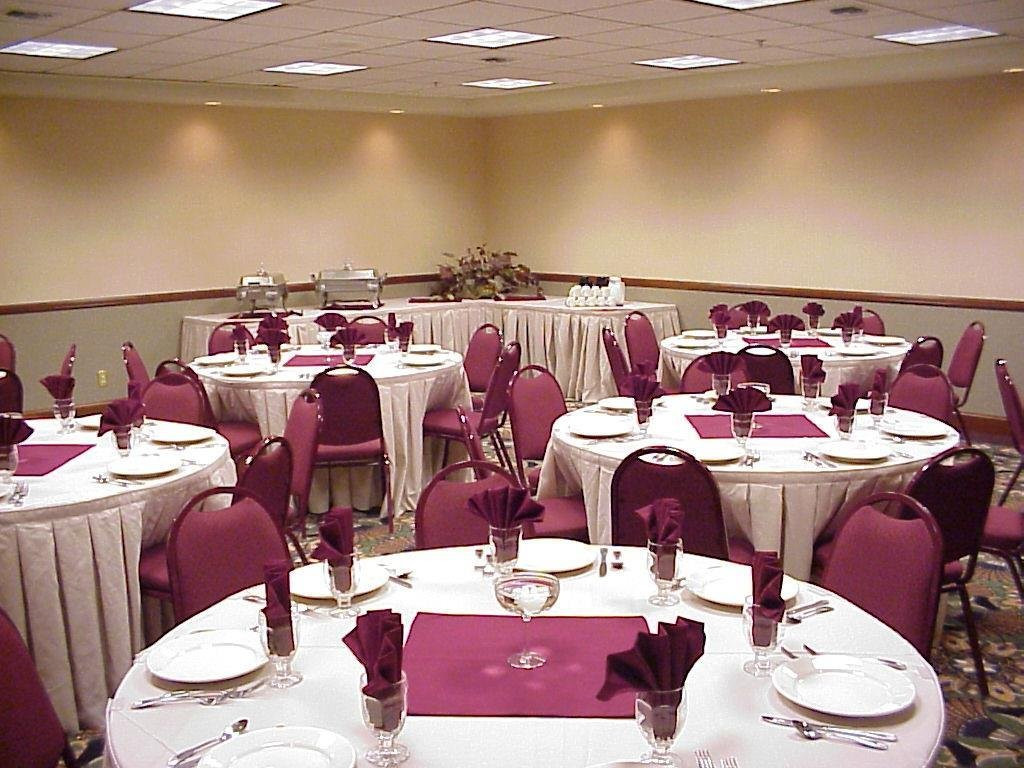 The Plaza Hotel & Suites主图