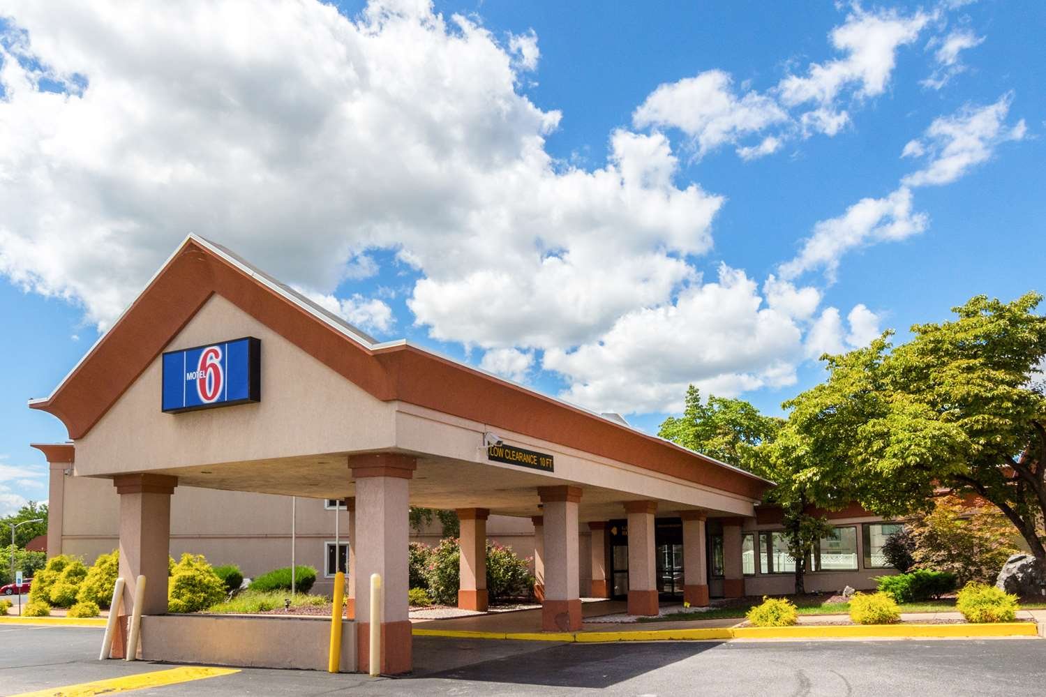 Econo Lodge Inn & Suites-官方