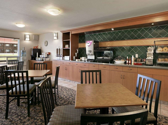 Super 8 by Wyndham Slave Lake AB主图