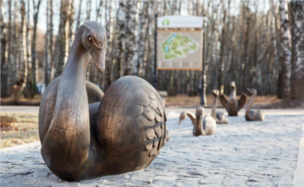 Sculpture Swan Lake-图拉必去景点