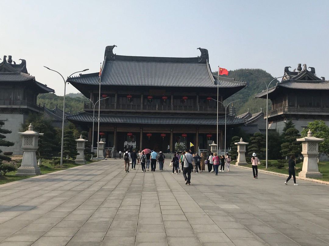 露天弥勒景点图片