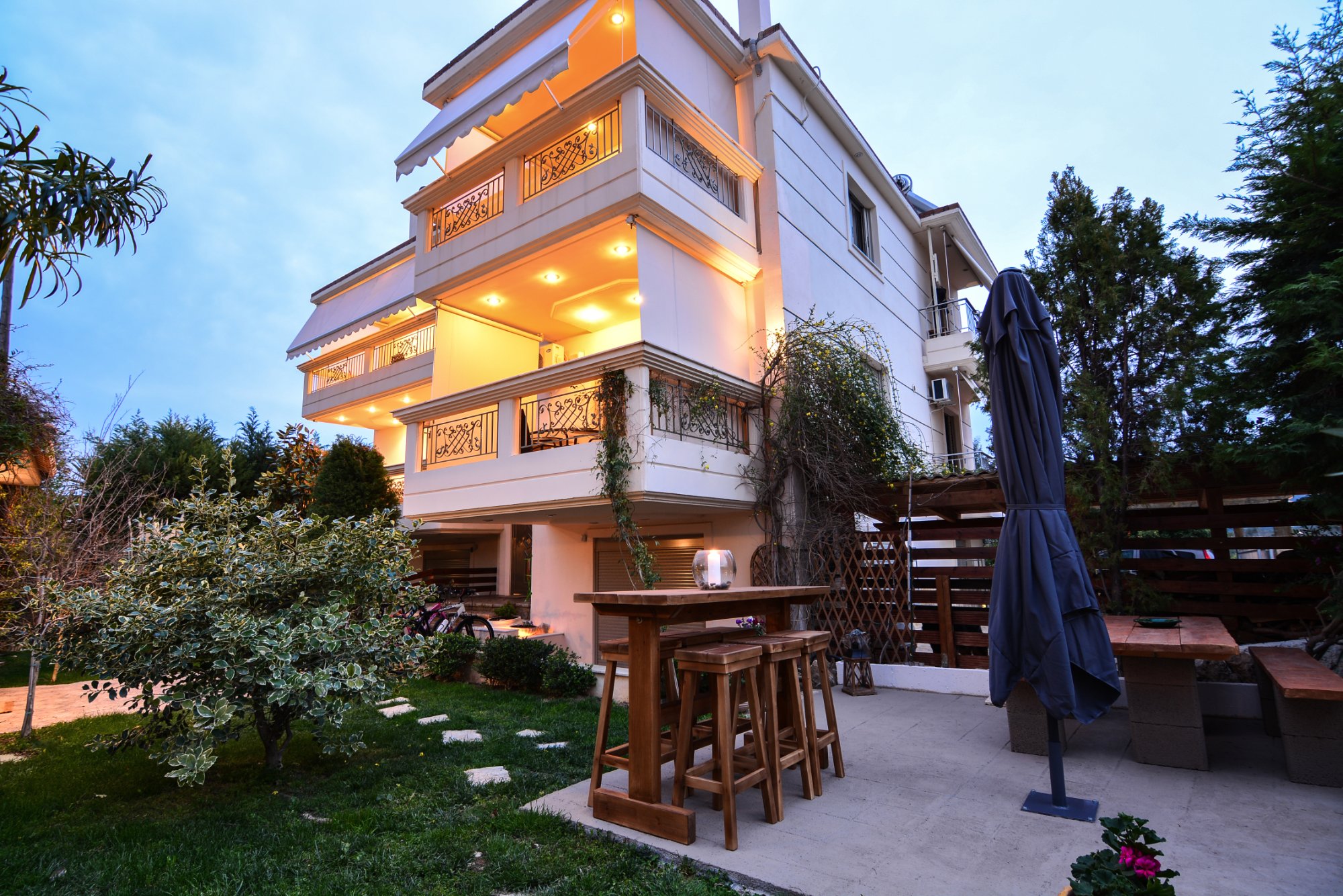 Theoni's Apartments-官方