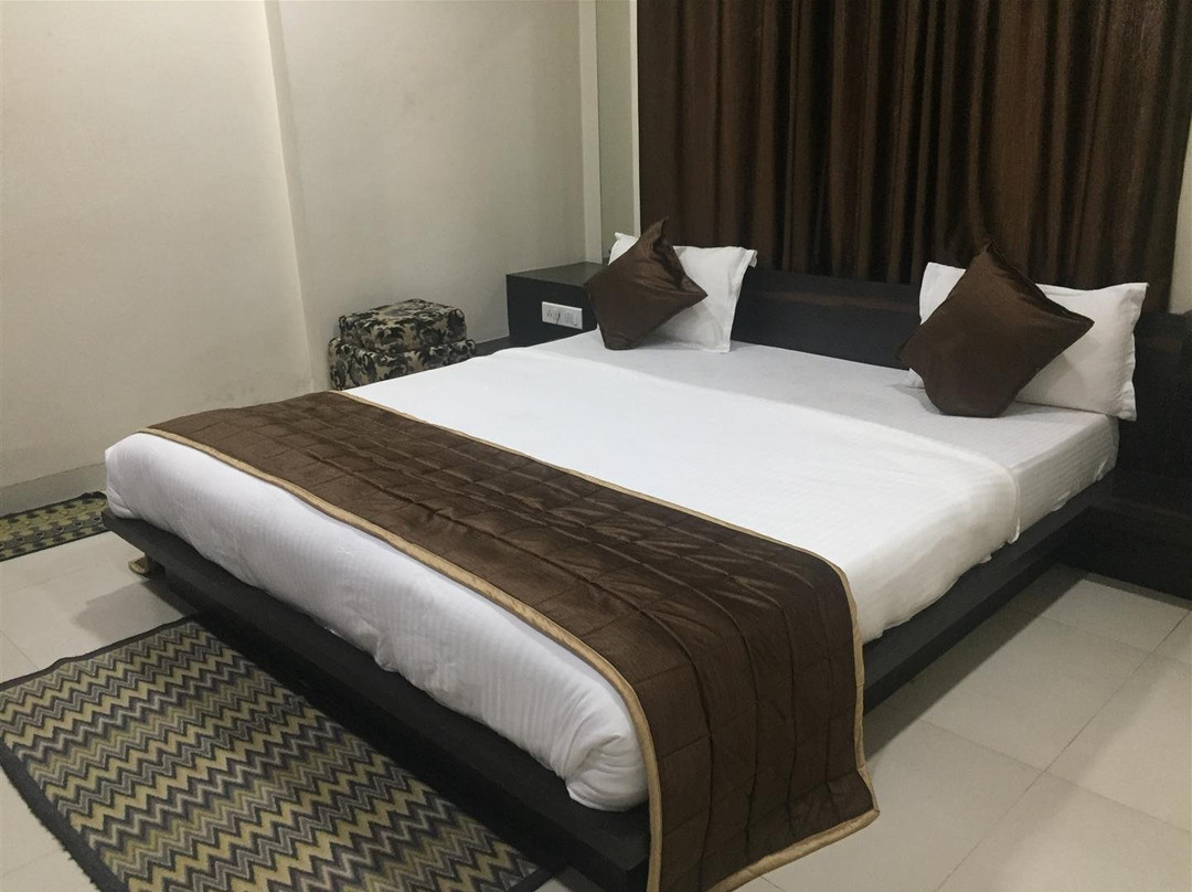 Hotel Devraj Place主图