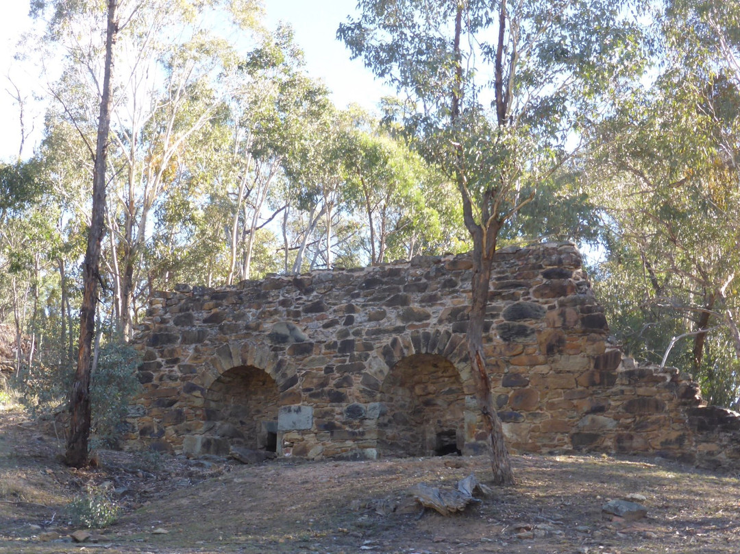 Sofala旅游景点-Cornish Quartz Roasting Pits