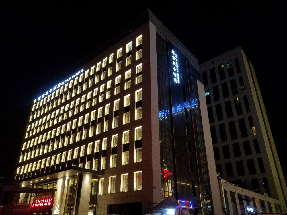 银川德吉林卡酒店（金凤区万达广场店）主图