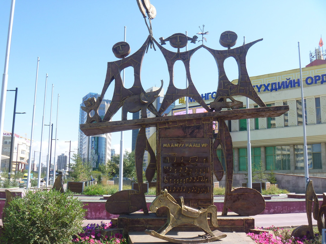 Monument to "Come Along My Little Buddy" Song-乌兰巴托必去景点