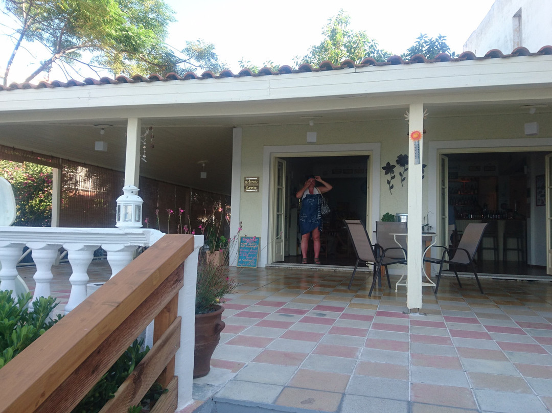 Thomas Elena Beach Bar-Argassi必去景点