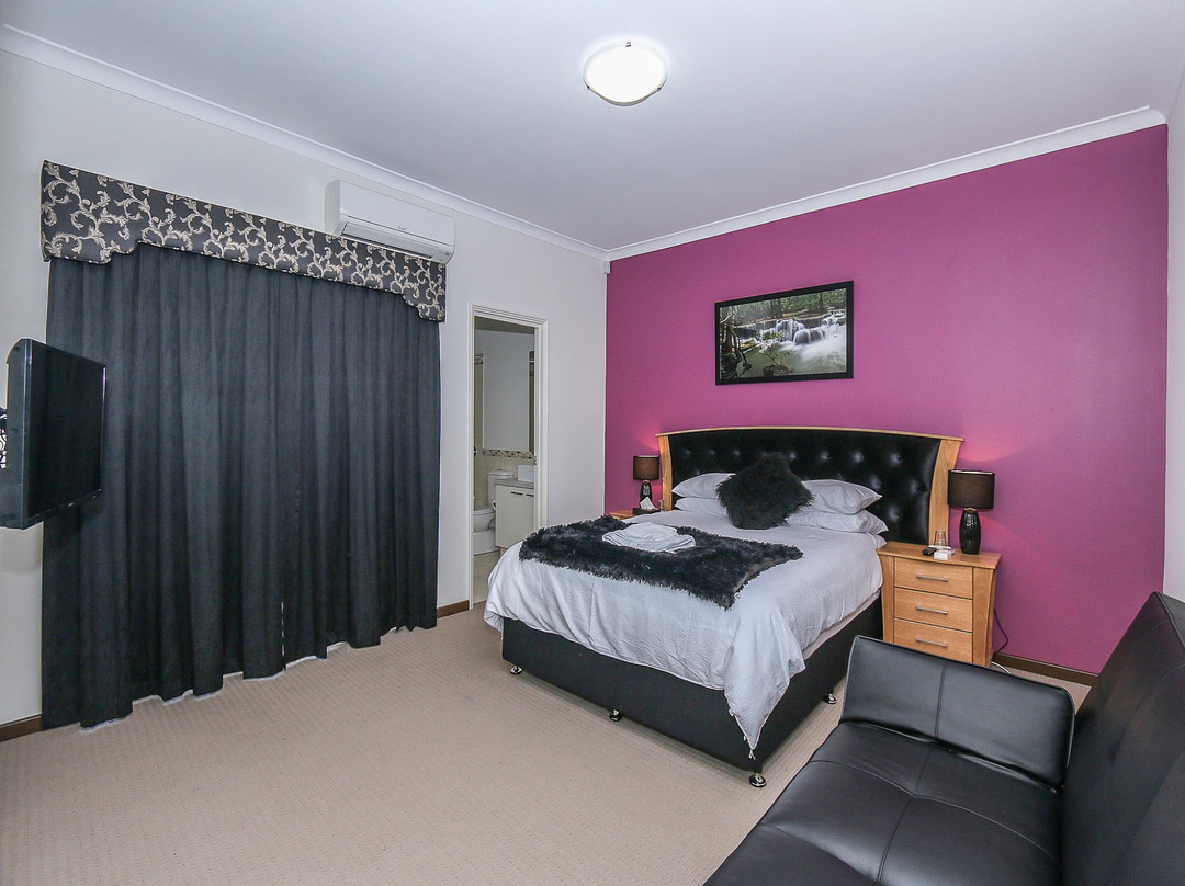 Rose Hotel Clarkson