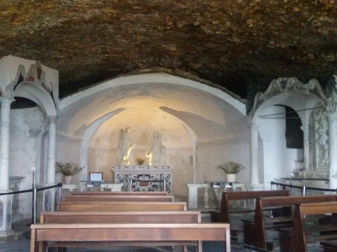 Bussana旅游景点-Santuario Grotta Della SS. Annunziata Dell'arma